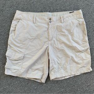Columbia Cream Hiking Shorts with Pockets